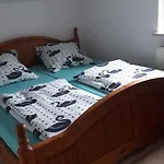 Dom W Gaju Nad Jeziorem Debno * Lakorz