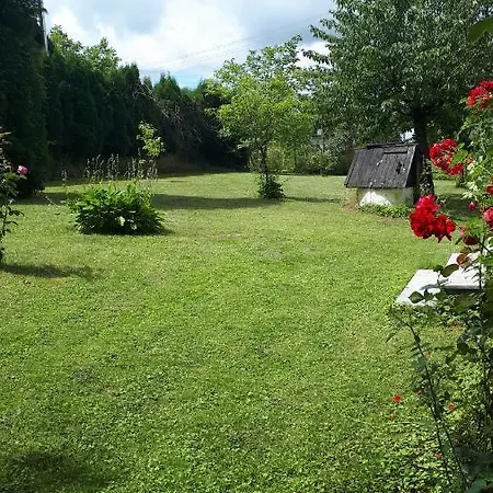 Сasa de vacaciones Dom W Gaju Nad Jeziorem Debno