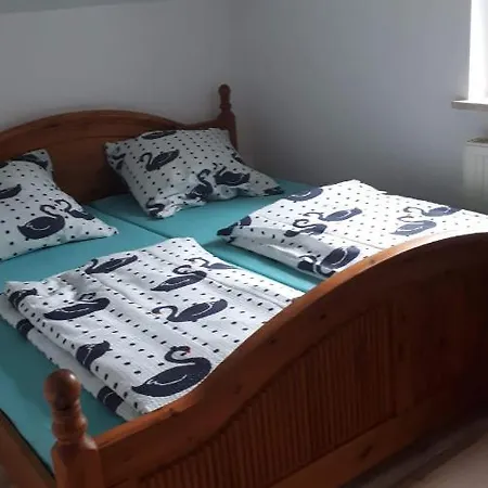 Dom W Gaju Nad Jeziorem Debno * Lakorz