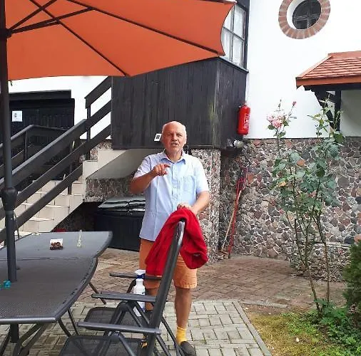 Dom W Gaju Nad Jeziorem Debno *