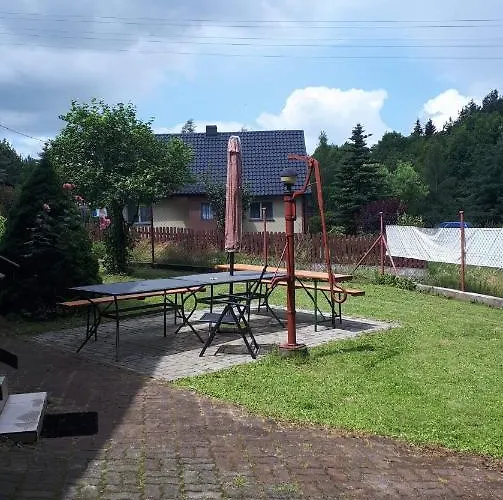 Dom W Gaju Nad Jeziorem Debno 度假居